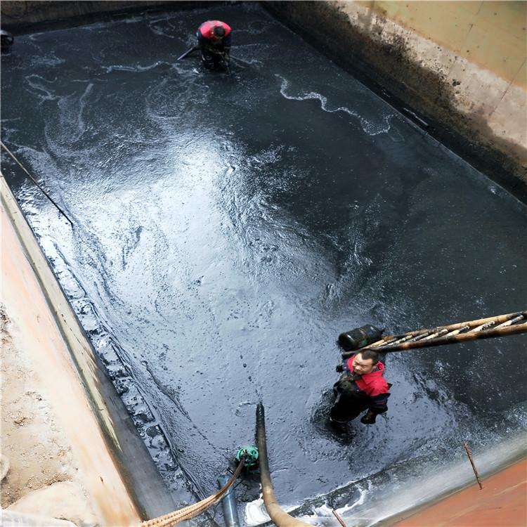 策勒废水池清理