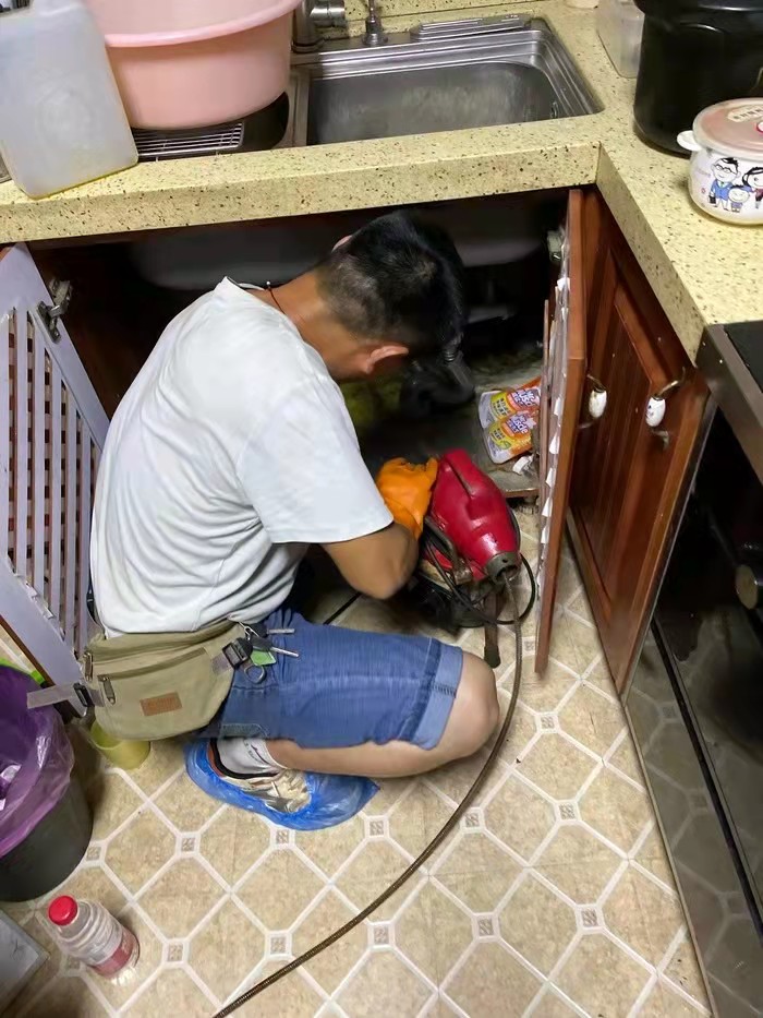 策勒通下水道
